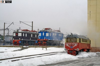 ПБ21-01 и ВЛ19-035 на территории МЖТ Свердловск-Сортировочный, СВРД.jpg