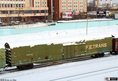 Грузовой вагон для перевозки легковесных грузов в составе поезда, ст. Владыкино, МОЖД, Россия/Москва<br />Автор: Black | Фото сделано 9.XII.2012