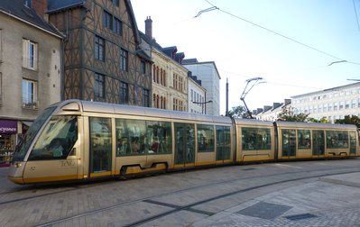 P1340721 Orlean. Tram Alstom 12.9.14.JPG