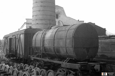 Цистерна канадско-германского типа в локомотивном депо Челябинск.jpg