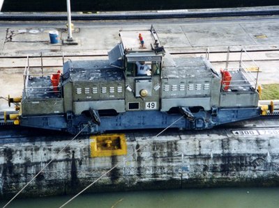 Panama_Canal_mule_01.jpg