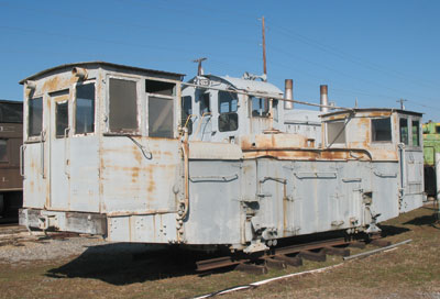 Electric_loco_Towing_Panama_666_400-2.jpg