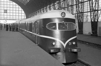 Шестивагонные поезда серии ДП-0 появились на железных дорогах в 1950 году
