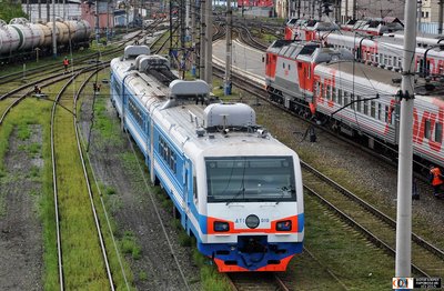 Дизель-поезд ДТ1-010 на станции Тюмень.jpg