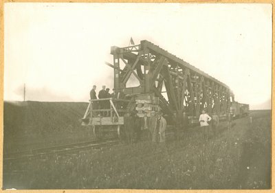 Обход на 61-м км линии Урал - Курган. Проход фермы для Брусянского моста, 1931 год, 8 сентября.jpg
