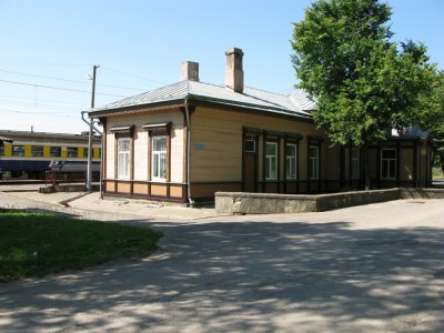 Вокзал со стороны улицы.
