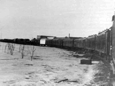 Спецпоезд на технической позиции полигона Капустин Яр. 1947 год.jpg