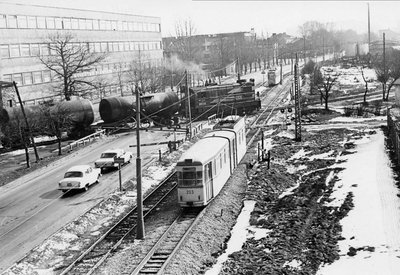 Tallinn-Kopli branch crossing over Kopli street 1979.jpg