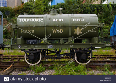 railway-tank-wagon-on-harbourside-bristol-england-uk-B3MH77.jpg