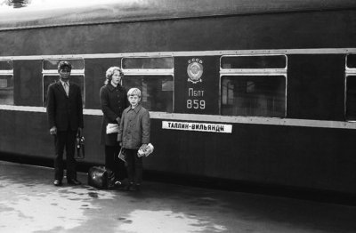 Вагон поезда Таллинн - Вильянди на станции Таллинн-Балти, Эстонская ССР (фото сделано в июле 1974 года).jpg