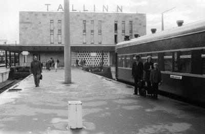 SZD Tallinn - Viljandi train at the Tallinn-Balti (07.1974).jpg
