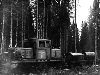 Тепловоз ту2мк-187, п. Илья-Шор, Усть-Вымский район, Коми АССР, 1967 год.jpg