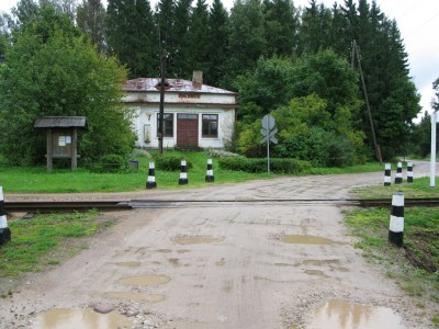 переезд с грунтовой дорогой.