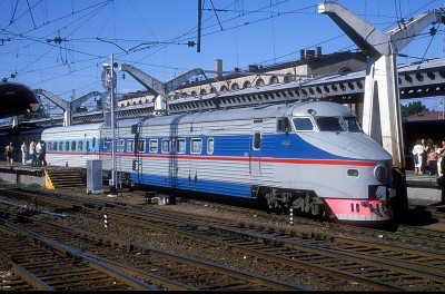 ЭР200 Московский вокзал 1990.jpg