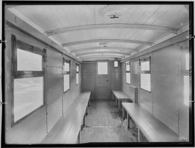 fotografie-vierachsiger-feldbahn-personenwagen-innenansicht-1918-13673.jpg