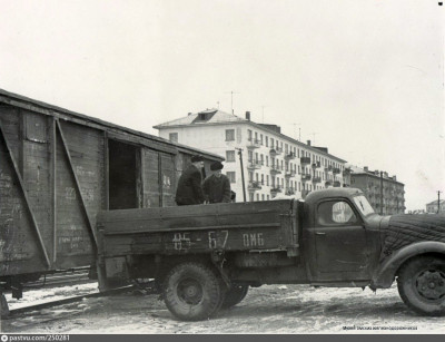 50т крытый вагон 36-60гг ст. Омск 1969.jpg