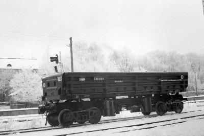 Вагон-самосвал 7ВС-60 грузоподъёмностью 60 тонн, 1985 г., Калининградский вагоностроительный завод.jpg