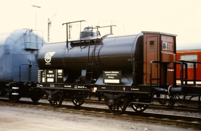 Kesselwaggon für Petroleum der VTG auf der Fahrzeugschau.jpg