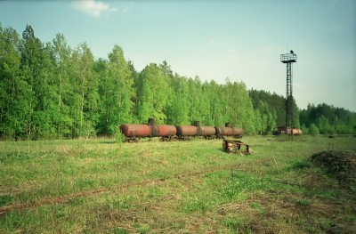 Три цистерны ВЦ20 на путях станции Векса.