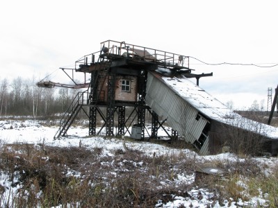 Слева - пути широкой колеи.