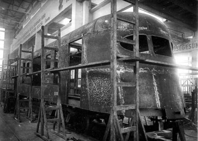 Строительство первого поезда на заводе Ganz © Фото Ganz. Предоставлено Istvan Szecsey.jpg