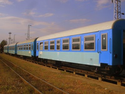 A_modernizied_narrow_gauge_passenger_cars_10_10_2010.jpg