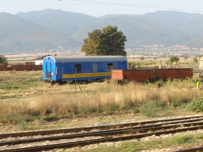 A_special_narrow_-_gauge_car_on_railway_station_Septemvri.jpg