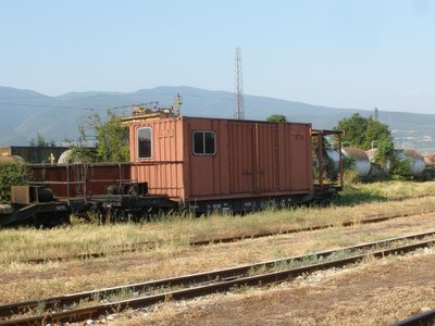 A_freight_narrow-gauge_car_on_railway_station_23_08_2009.jpg