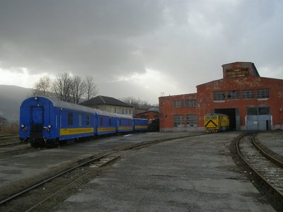 A_restoration_train_in_front_of_depot_Septemvri_20_02_2010.jpg