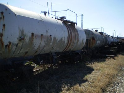 damaged_freight_tank_cars_on_Cherven_briag.jpg