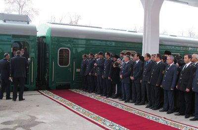 Презентация вагонов в Душанбе. Правый - вагон-ресторан 61-799Р<br />http://www.kvsz.com