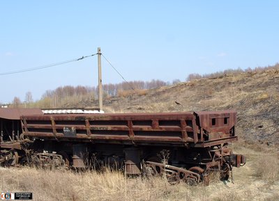 Вагон-думпкар 1980 г.в., ПМС в р-не ст. Стальной Конь, Россия/Орловская обл.<br />Автор: Sherman | Фото сделано 10.IV.2010, опубликовано 22.IV.2010.