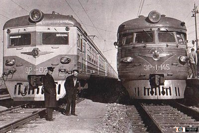 Обкатка электропоезда ЭР22-02, справа электропоезд ЭР1-145, ст. Столбовая Поезда приписки депо Перерва, Россия/Московская обл.<br /> Автор: Валерий (колл.) | Фото сделано 1965 г