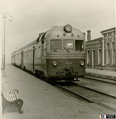 Дизель-поезд Д-022 на ст. Радвилишкис, Литва<br /> Автор: Иван Руднев (колл.) | Фото сделано 1965 г.