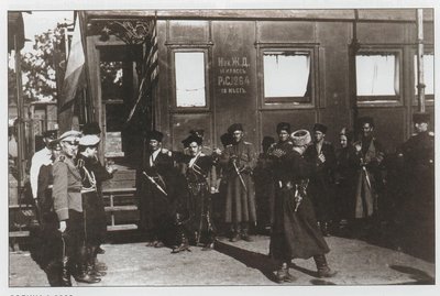 Personal_convoy_of_May-Mayevsky_dances_lezginka(1919).jpg