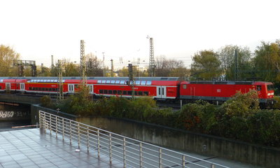 P1190914 Hamburg HBF 143 276-4  5.11.13.JPG