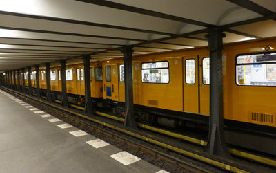 P1200756 Berlin U-bahn 7.11.13.JPG