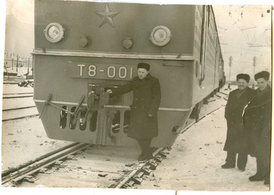 Электровоз Т8-001 на испытаниях в депо Златоуст 1962.jpeg