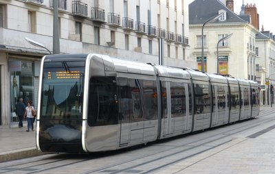 P1350889 Tours. Tram 14.9.14.JPG