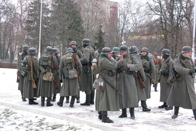 Немцы в городе 10 дек 2011 Солнечногорск.jpg