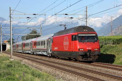 SBB_Re_460_108-4_and_RZD_WLABmz.JPG