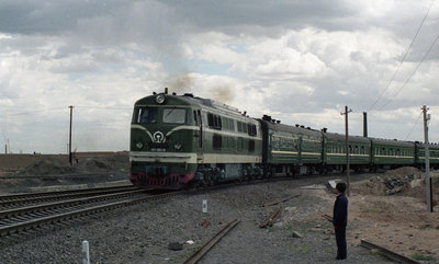Transsiberia express Moscow - Bejing entering Datong with Henschel NY7 0018 (17.07.1985).
