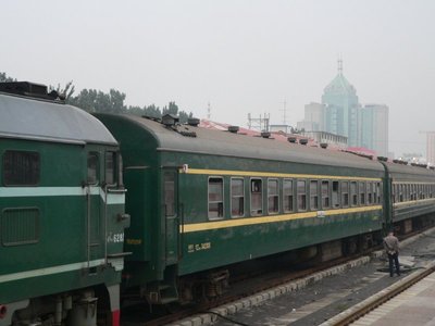 chinesicher-schnellzugwagen-1392007-peking-nordbahnhof-136175.jpg