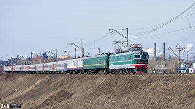 Электровоз ЧС2-805 с поездом №344 Приобье - Екатеринбург на перегоне Нижний Тагил - Старатель, Свердловская обл.<br />Автор: igmas | Фото сделано 13.IV.2014