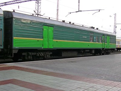 Почтовый вагон поезда «Алтай» Барнаул — Москва на ст. Барнаул, 27 мая 2006 года.<br />Автор: Игорь Ломакин