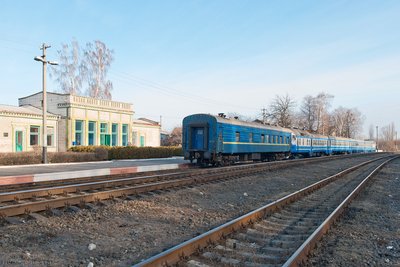 Вагон для перевозки спецконтингента в составе дизель-поезда ДР1А-161 приписки РПЧ-10 ЮЗЖД (Чернигов) сообщением Хмельницкий - Шепетовка, ст. Красилов ЮЗЖД, 09.01.2012. Автор: Зинькевич Ю.