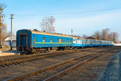 Вагон для перевозки спецконтингента в составе дизель-поезда ДР1А-161 приписки РПЧ-10 ЮЗЖД (Чернигов) сообщением Хмельницкий - Шепетовка, ст. Красилов ЮЗЖД, 09.01.2012. Автор: Зинькевич Ю.