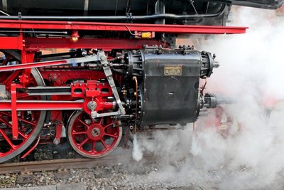 blick-auf-zylinder-schieberkasten-rangierenden-dampflokomotive-856545.jpg