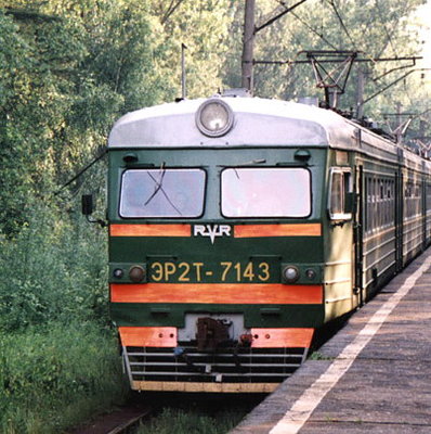 Electric_multiple_unit_ER2T-7143.jpg