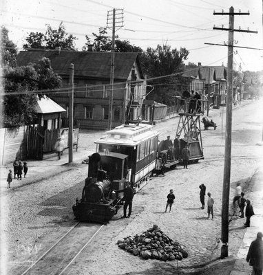Монтаж контактной сети трамвая, Старая Русса, 1924 год..jpg
